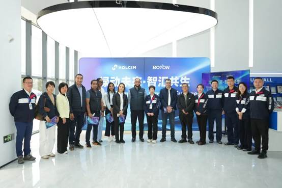 一群人站在一起
AI 生成的内容可能不正确。